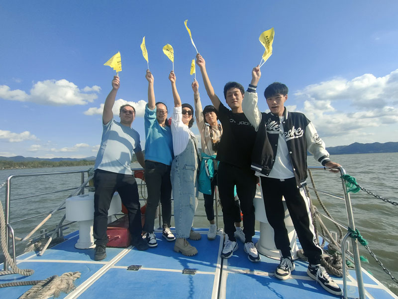Ningbo'daki Dongqian Gölü'nde Ekip Oluşturma